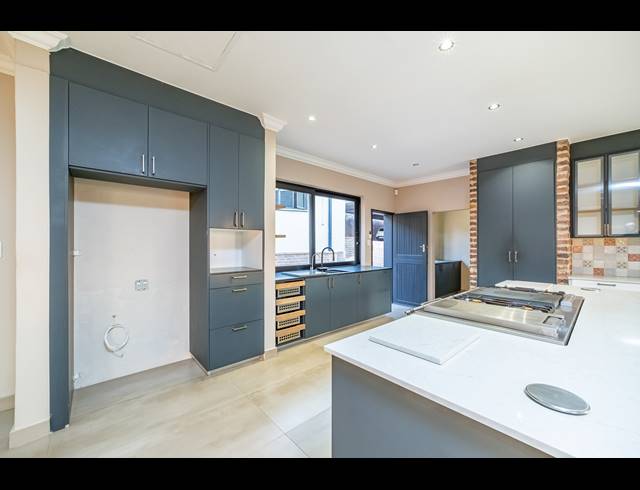 4 BEDROOM FREEHOLD FOR SALE IN NORTHCLIFF